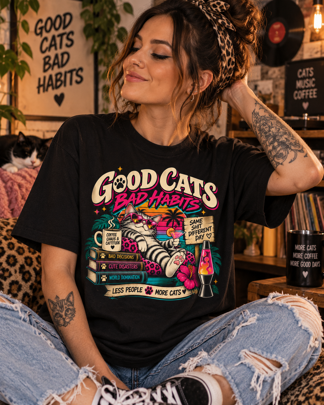 Good Cats, Bad Habits – Retro Cat T-Shirt schwarz Lifestyle Bild 2