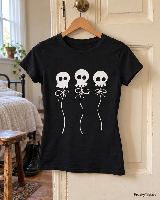Skully Balloons Gothic Ladies T-Shirt schwarz auf Kleiderbügel im Lifestyle-Foto