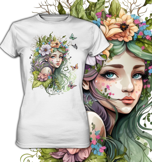Weißes T-Shirt mit Elfenmotiv, Pflanzen und Schmetterlingen, am linkenn Bildrand vergrößerte Darstellung des Motivs in Form des Gesichtes einer Elfe.