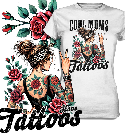 Damen T-Shirt in Weiß mit Statement-Spruch „Cool Moms Have Tattoos“ – figurbetont, Baumwolle, Vorderansicht