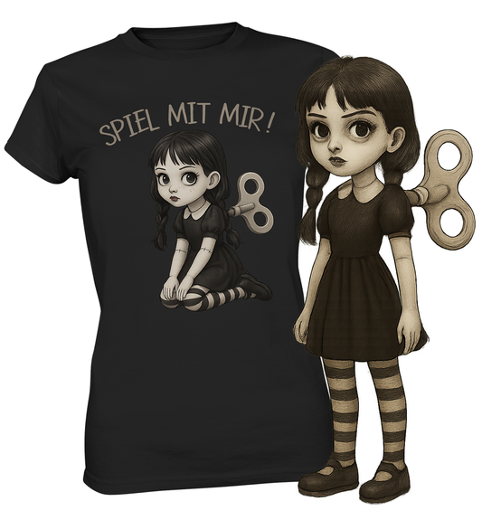 Schwarzes T-Shirt mit frechem Gothic Girl und Spruch Spiel mit mir. Rechts im Bild ist eine Gothic Doll abgebildet.