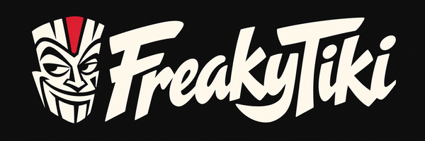 FreakyTiki – Retro-Schriftzug mit Tiki-Maskottchen