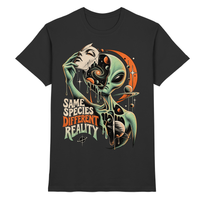 Schwarzes T-Shirt mit Alien mit menschlicher Maske und Planeten mit Same Species Different Reality