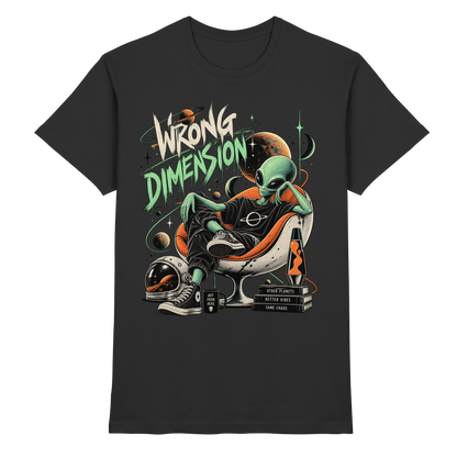 Schwarzes T-Shirt mit Alien im orangefarbenen Sessel mit Planeten und Wrong Dimension