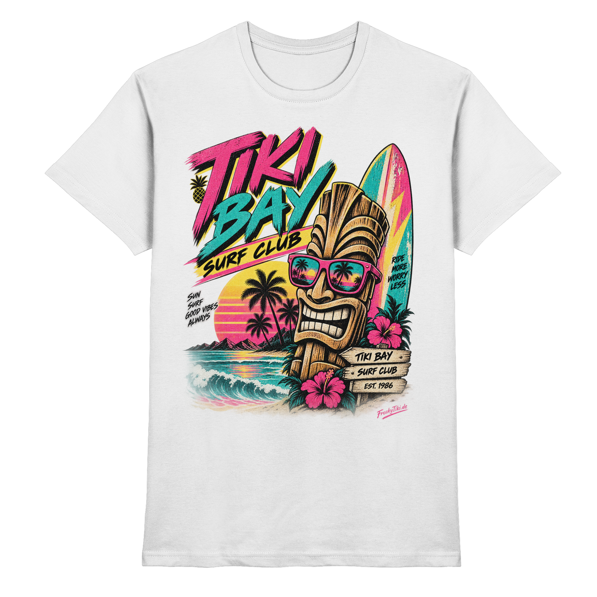 Weißes T-Shirt mit Tiki mit Sonnenbrille, Surfboards, Palmen und Tiki Bay Surf Club