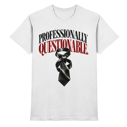Weißes T-Shirt mit Professionally Questionable – schwarze und rote Serifenschrift mit verdrehter Krawatte