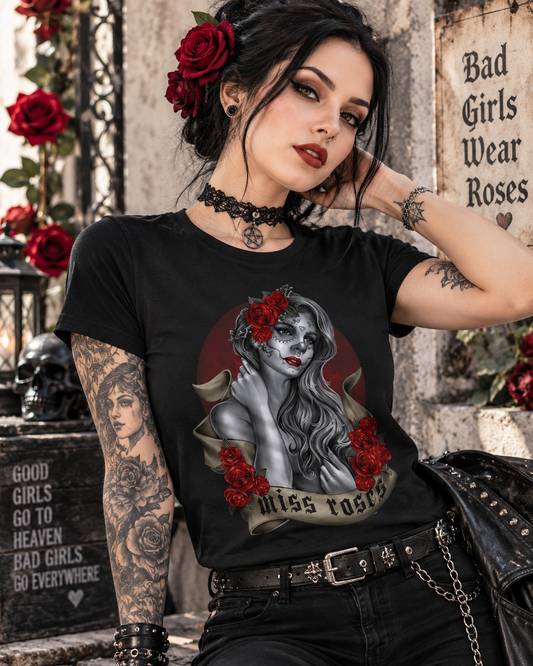 Miss Roses Gothic Tattoo Rosen Ladies T-Shirt am weiblichen Model