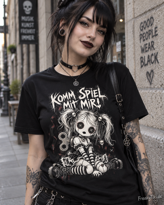 Komm spiel mit mir Gothic Doll Ladies T-Shirt schwarz am Model