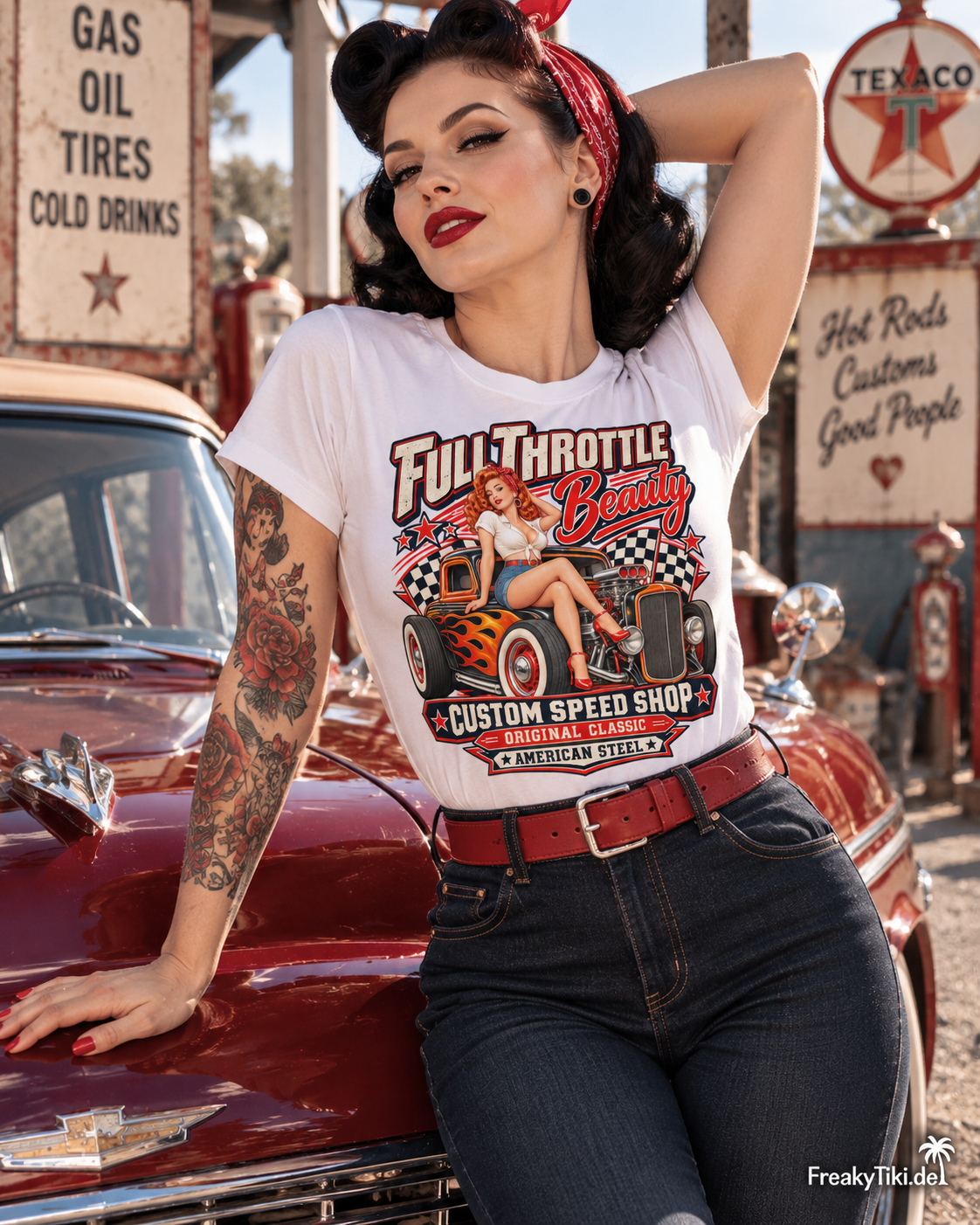 Full Throttle Beauty – Vintage Rockabilly Pin-up Ladies T-Shirt weiß am Model