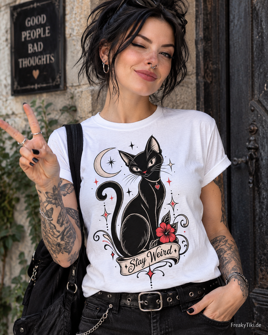 Stay Weird – schwarze Katze T-Shirt weiß Lifestyle Bild 1