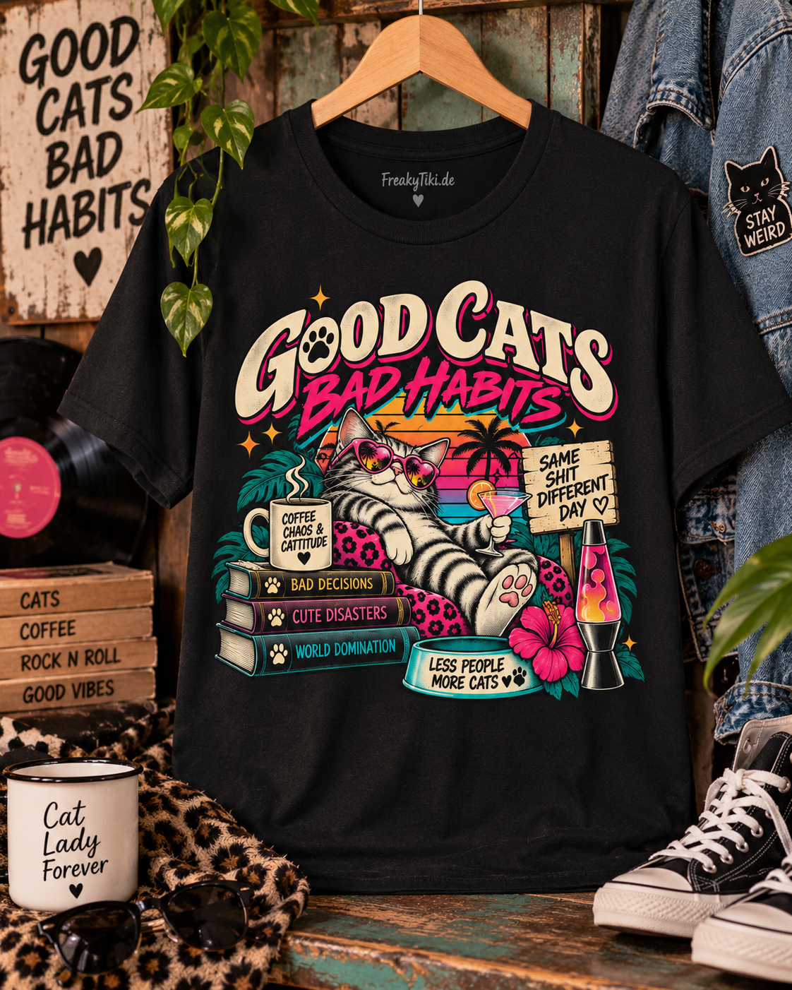 Good Cats, Bad Habits – Retro Cat T-Shirt schwarz Lifestyle Bild 1