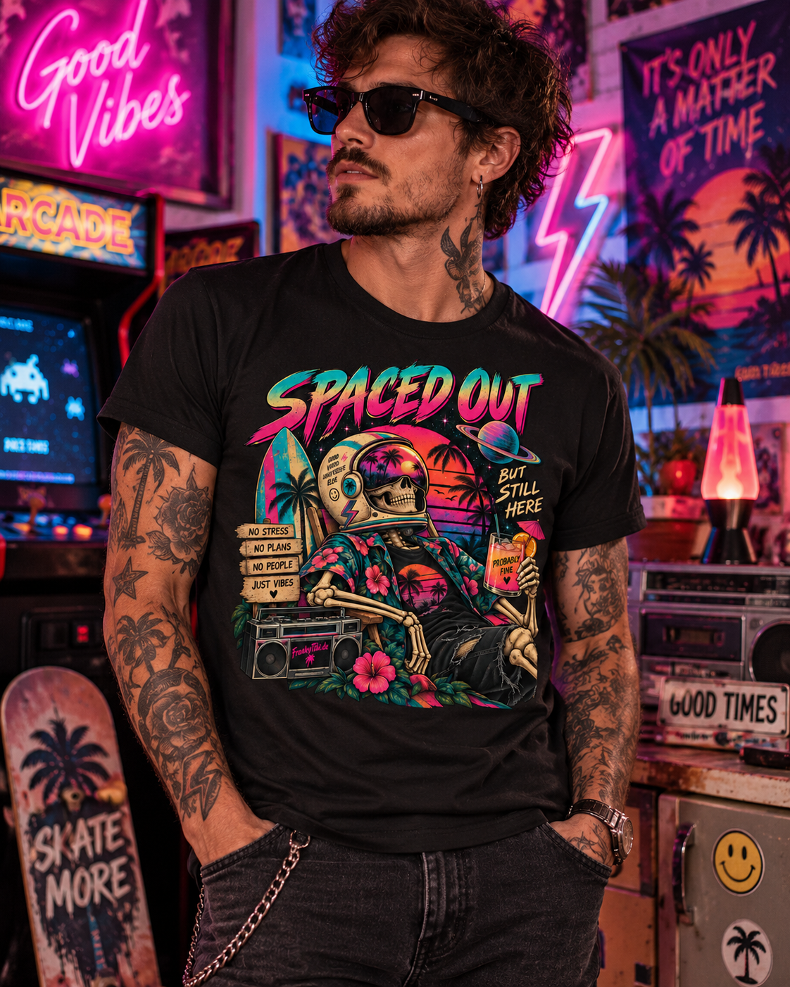 Spaced Out, But Still Here – 80s Retro T-Shirt schwarz Lifestyle Bild 1