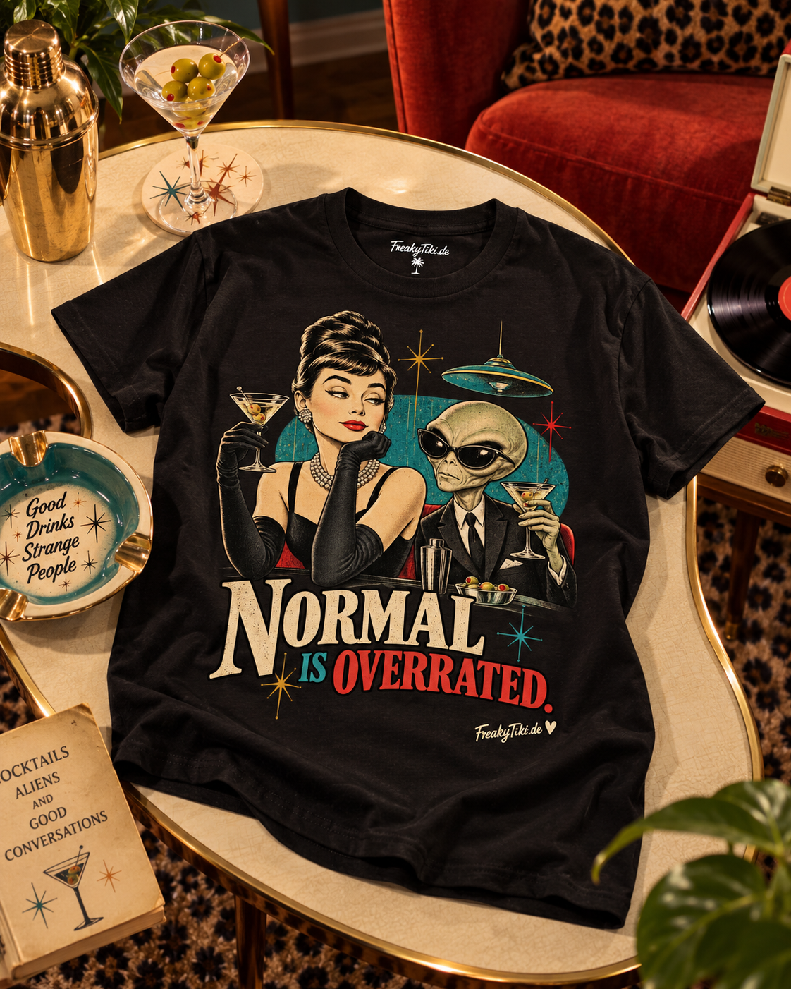 Normal Is Overrated – Retro Alien T-Shirt schwarz Lifestyle