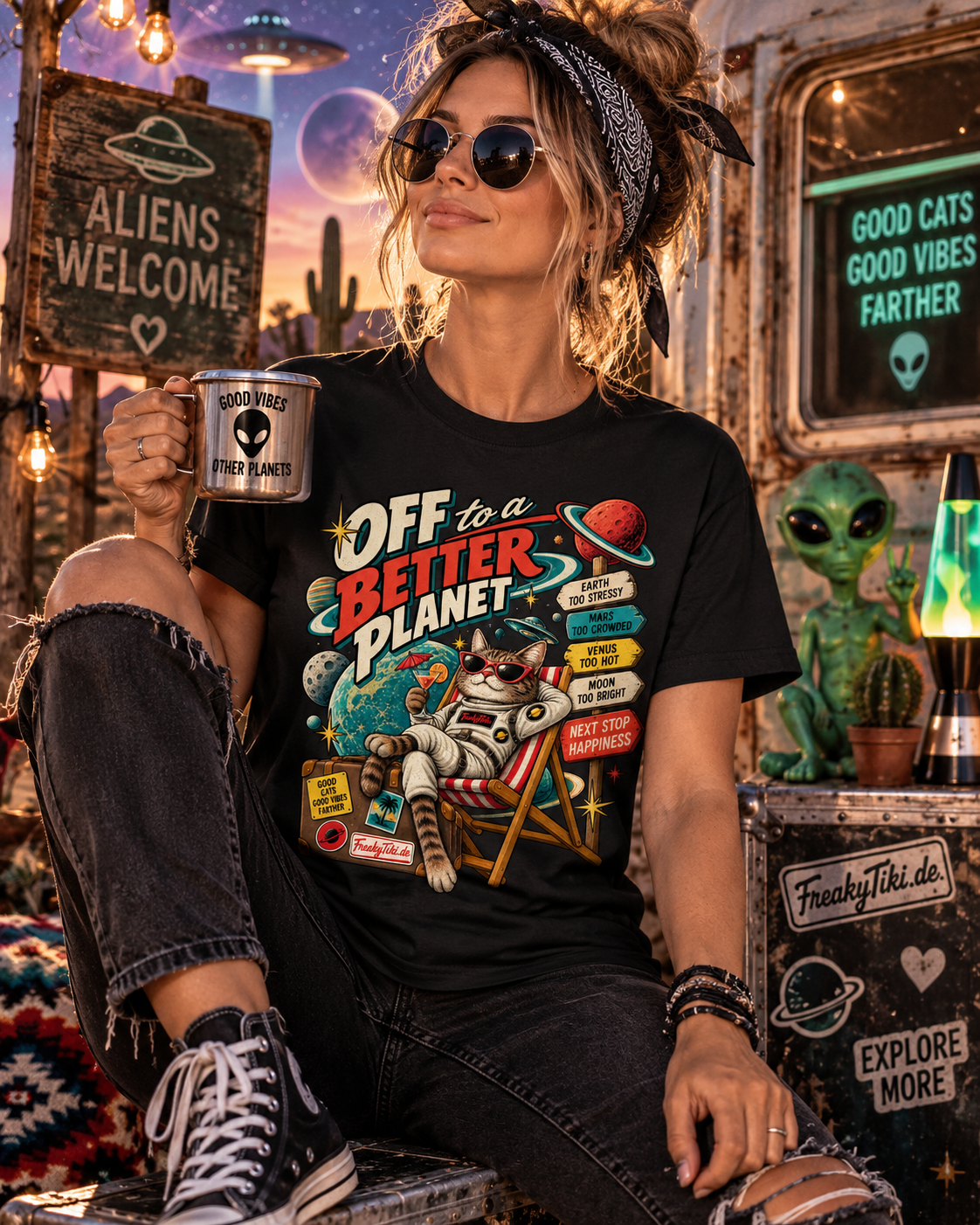 Off to a Better Planet – Aliencore Retro T-Shirt schwarz Lifestyle Bild 1