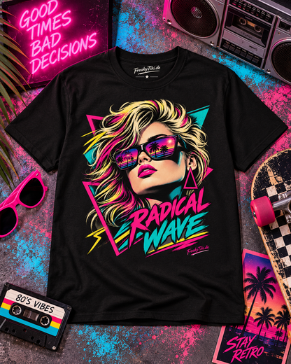 Schwarzes T-Shirt ohne Model mit Retro-Frauenporträt mit Sonnenbrille und Neonformen mit Radical Wave