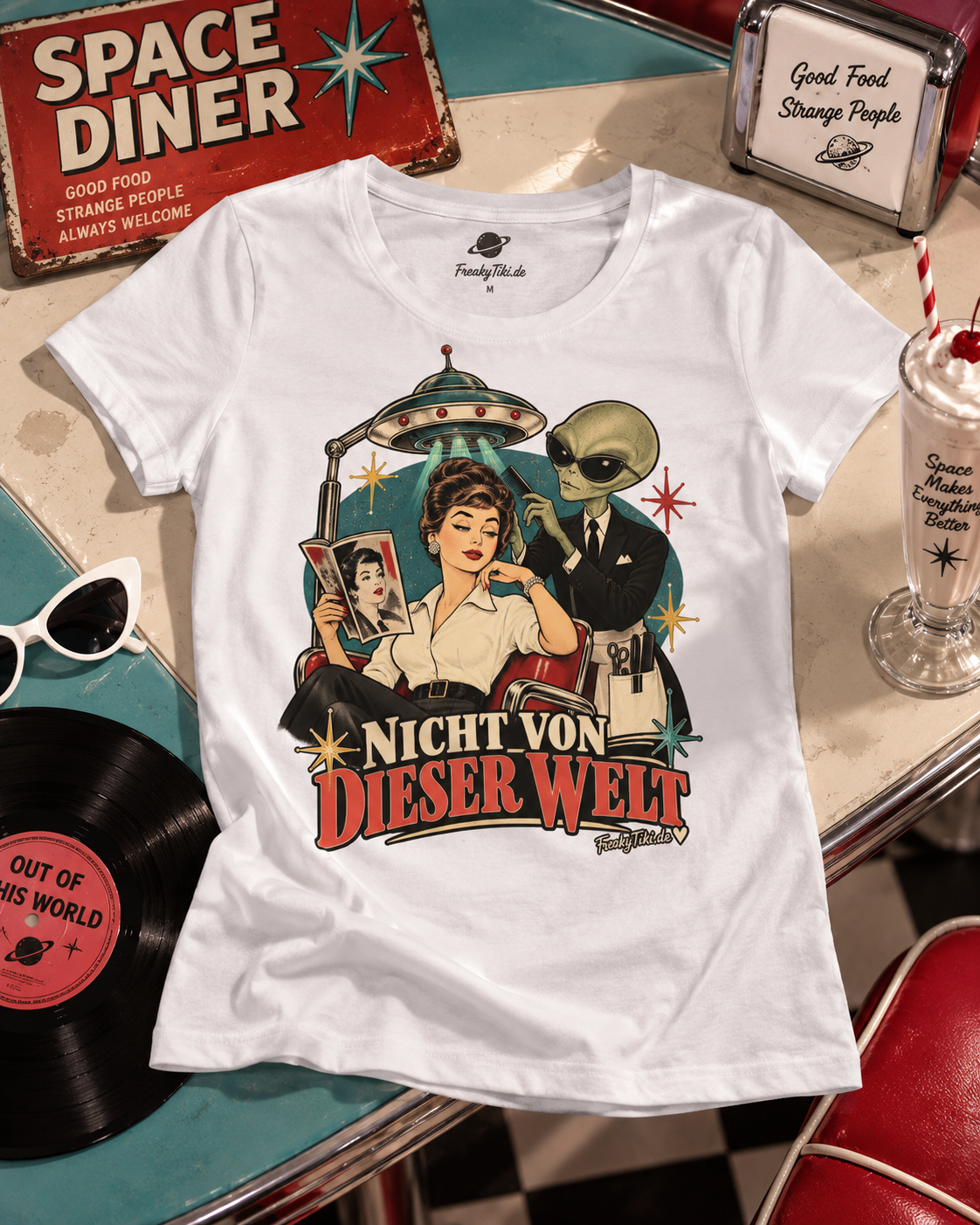 Weißes Ladies T-Shirt ohne Model mit Retro-Frau, Alien im Anzug und UFO mit Schriftzug Nicht von dieser Welt