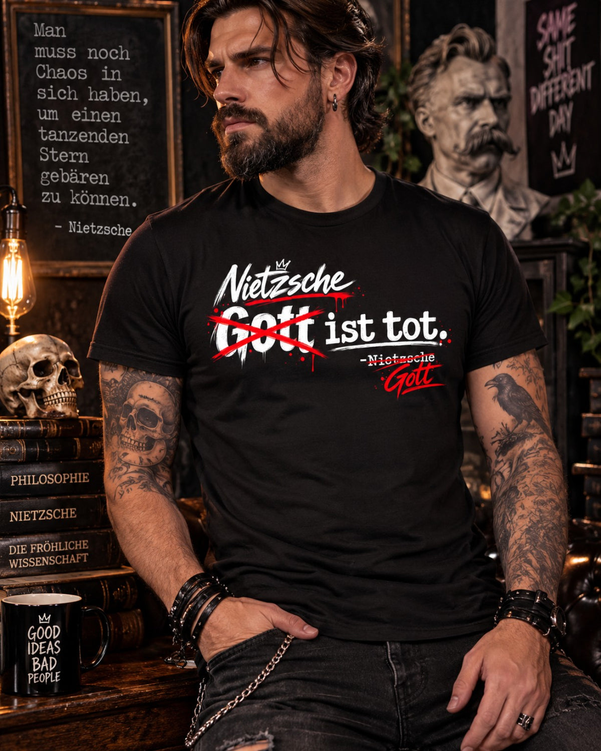 Nietzsche ist tot schwarzer Humor Philosophie T-Shirt schwarz am Model – FreakyTiki