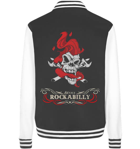 Schwarze College Jacke mit weißen Ärmeln und Rückendruck: Smoking Skull mit roter Haartolle, rotem Rauch und Schriftzug „Rockabilly“