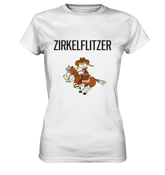 Weißes T-Shirt mit schwarzem Schriftzug „Zirkelflitzer“ – mit Westernpferd mit Cowgirl im Comic-Style