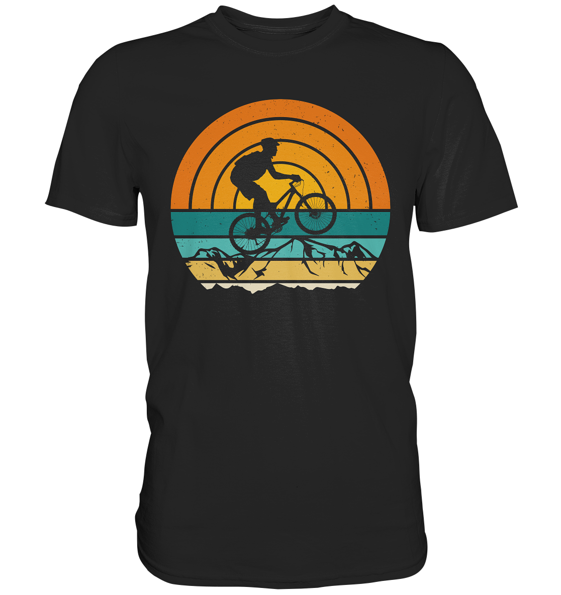 Schwarzes T-Shirt mit Retro-Mountainbike-Print vor Bergkulisse ohne Text