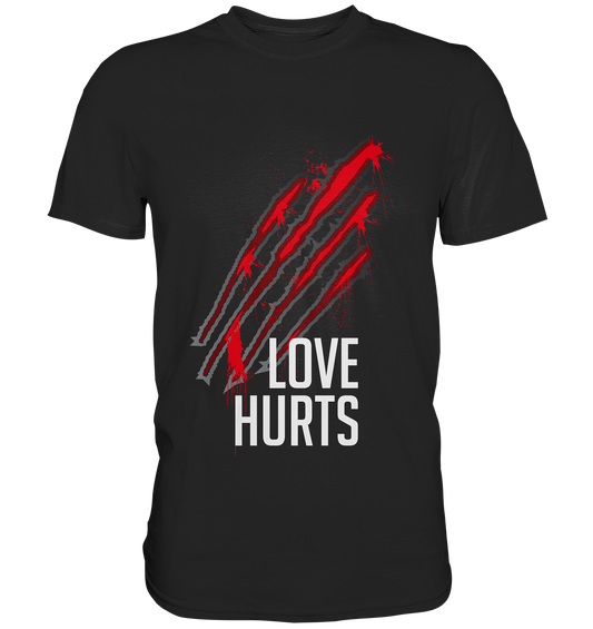 Schwarzes T-Shirt mit blutigen Kratzern und Schriftzug „Love Hurts“ – düsteres Gothic-Motiv im Dark Romance Stil.