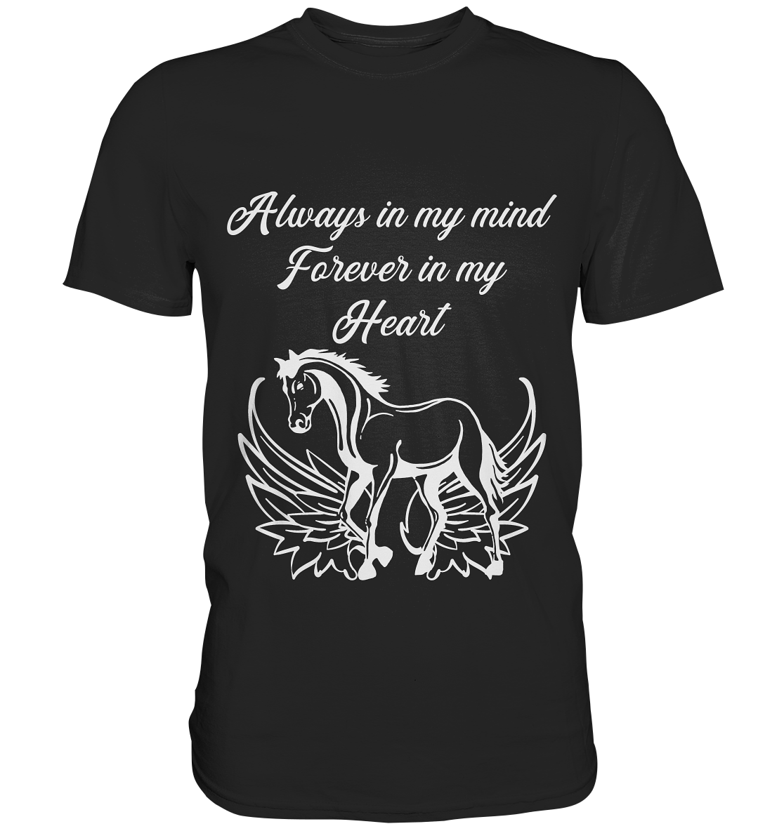 Schwarzes T-Shirt mit weißem Pferdemotiv mit Engelsflügeln und Schriftzug „Always in my mind. Forever in my heart.“ auf der Vorderseite