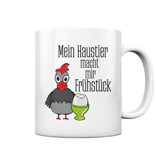Weiße glänzende Tasse mit lustigen Hühnern und Schriftzug Mein Haustier macht mir Frühstück