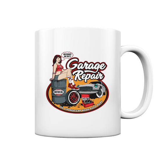 Weiße Tasse mit Rockabilly Pinup Girl und Hotrod im Garage Repair Design – Retro-Style der 50er Jahre.